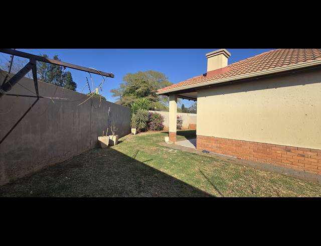 3 BEDROOM FREEHOLD FOR SALE IN SINOVILLE